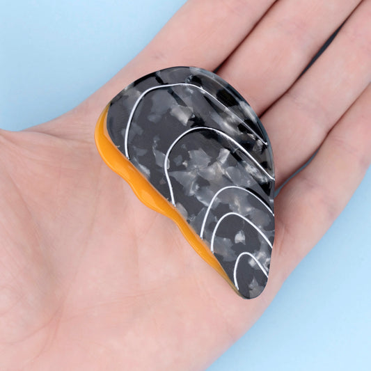 Mussel hair claw